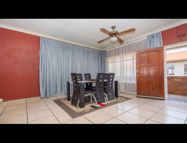 2 BEDROOM APARTMENT FOR SALE IN FLORIDA LAKE